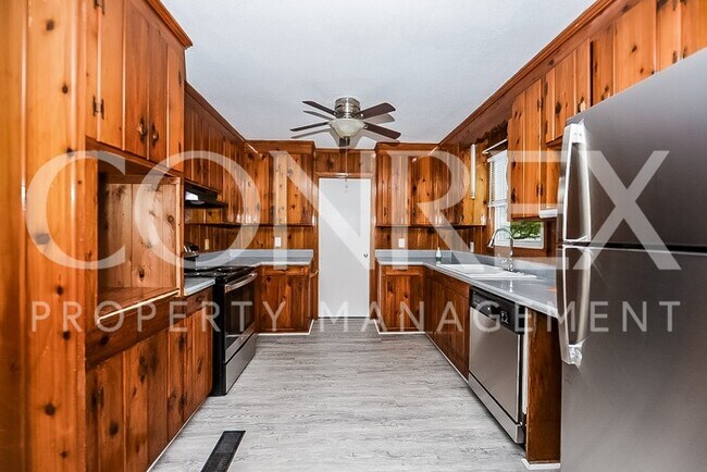 Foto del edificio - Modern 4 Bedroom, 2 Bathroom