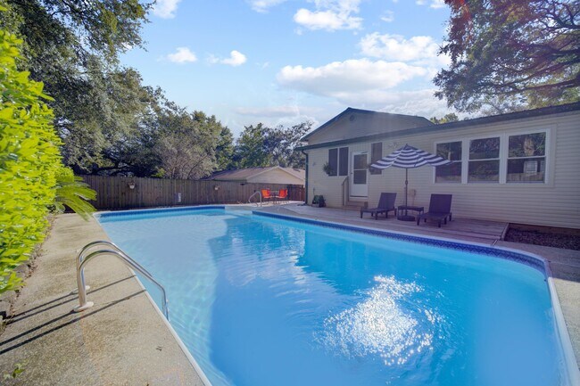 Foto del edificio - 1024 Juniper Ave