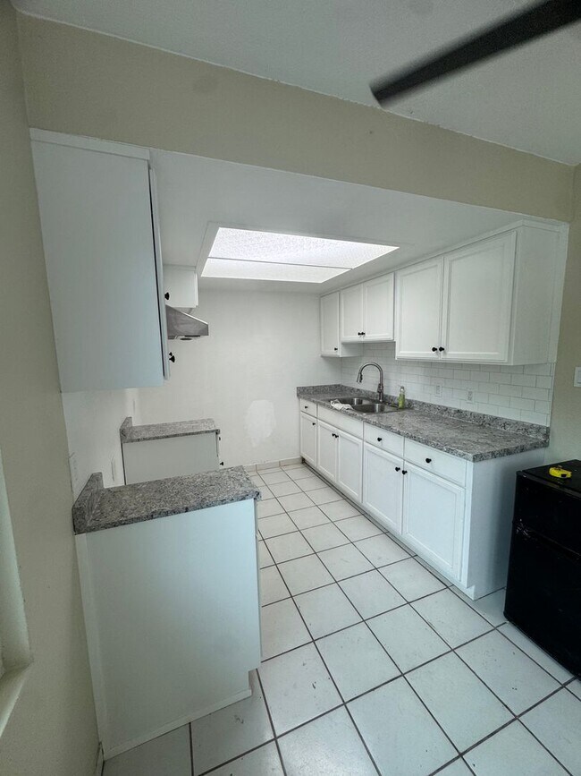 Building Photo - 7033 Perry Rd