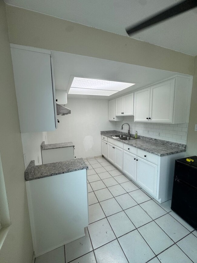 Building Photo - 7033 Perry Rd