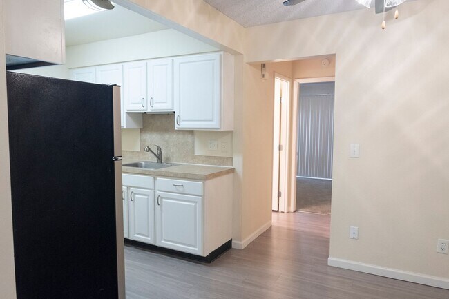 Foto del edificio - Inviting Irvington Flat with Timeless Appeal!