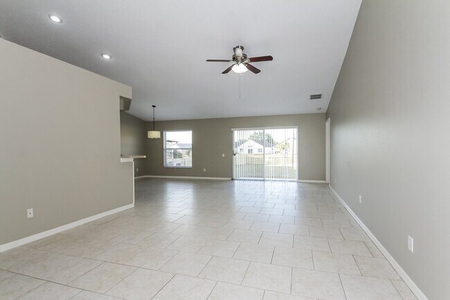 Foto del edificio - 12515 Midpointe Dr