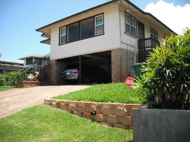 Foto principal - 3 Bed/ 2.5 Bath House with Den in Kaneohe