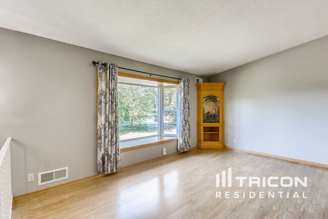 Foto del edificio - 3409 Brookview Dr