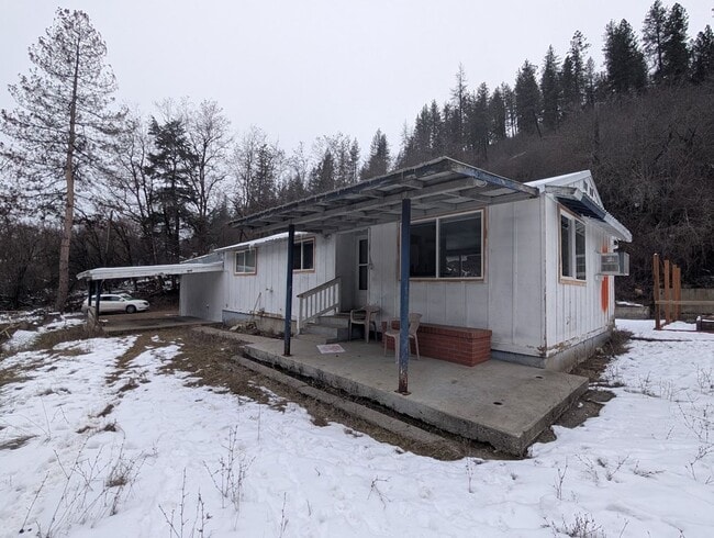 Building Photo - Dog-Friendly Orofino House