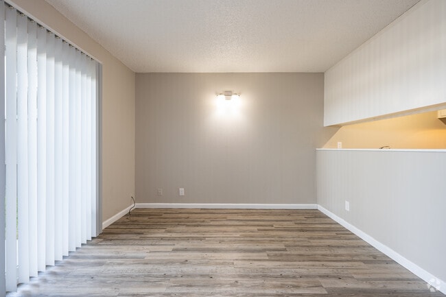1BR, 1BA - 670SF - Dining Room/Living Room - Forest Glenn Apartments