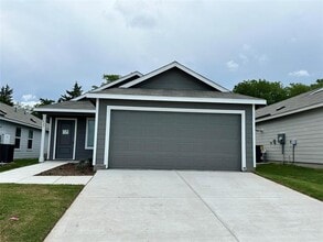 Building Photo - 1429 Erie Dr