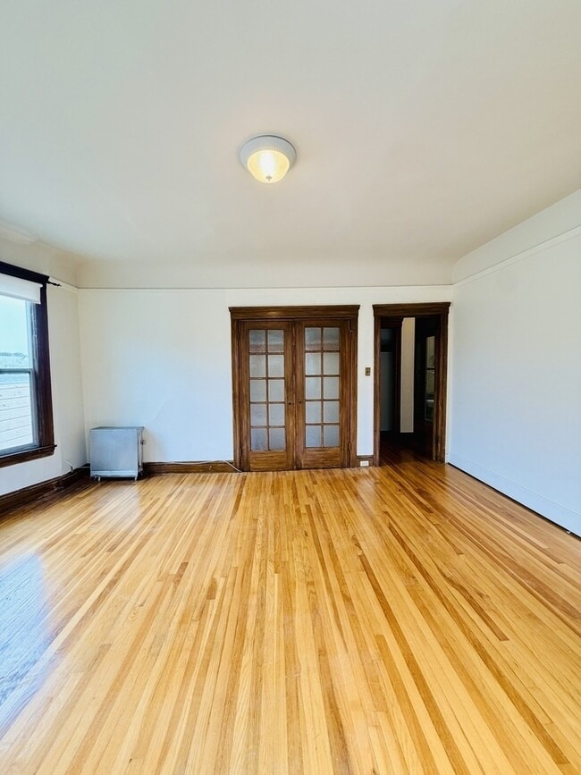 Building Photo - 405 6th Ave