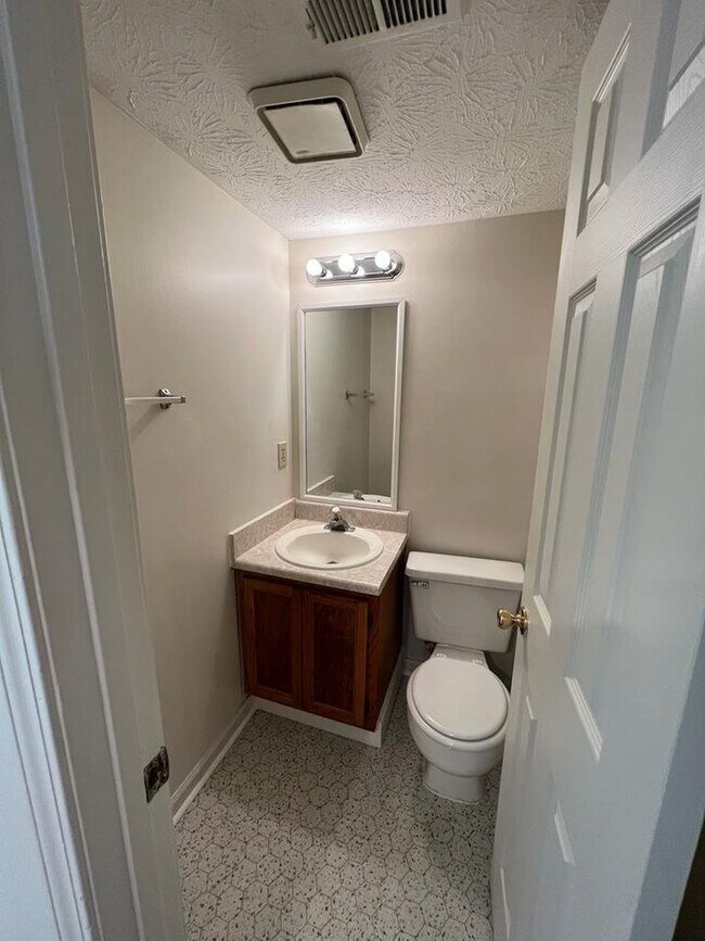 Building Photo - 3598 Hopkins Ct