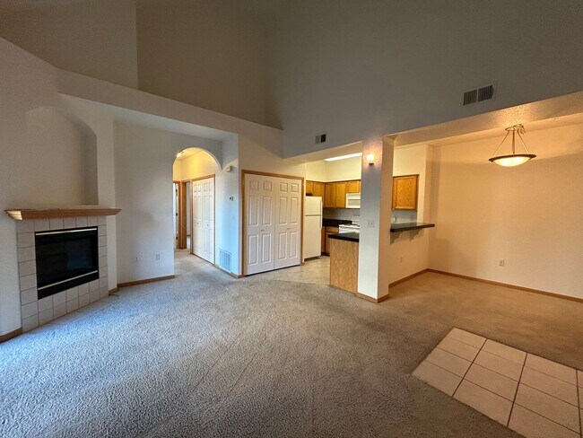 Building Photo - 4245 Boardwalk Dr