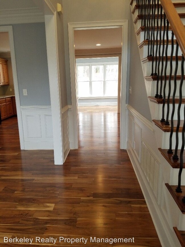 Building Photo - 4 br, 3.5 bath House - 2904 Leatherleaf Dr.