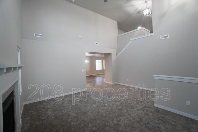 Foto del edificio - 13776 S Piano Ave