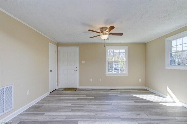 Foto del edificio - 8214 Spotswood Rd, Summerfield, NC 27358