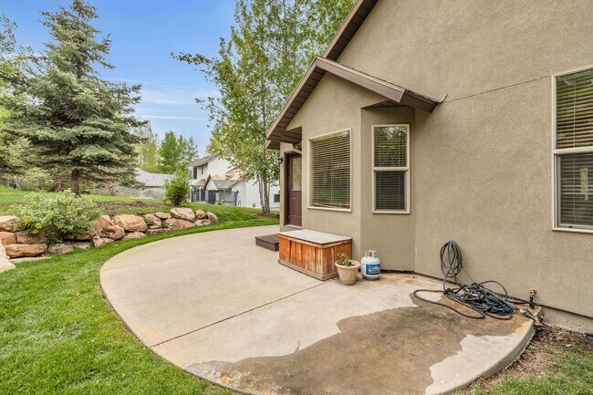 Building Photo - Jeremy Ranch Home