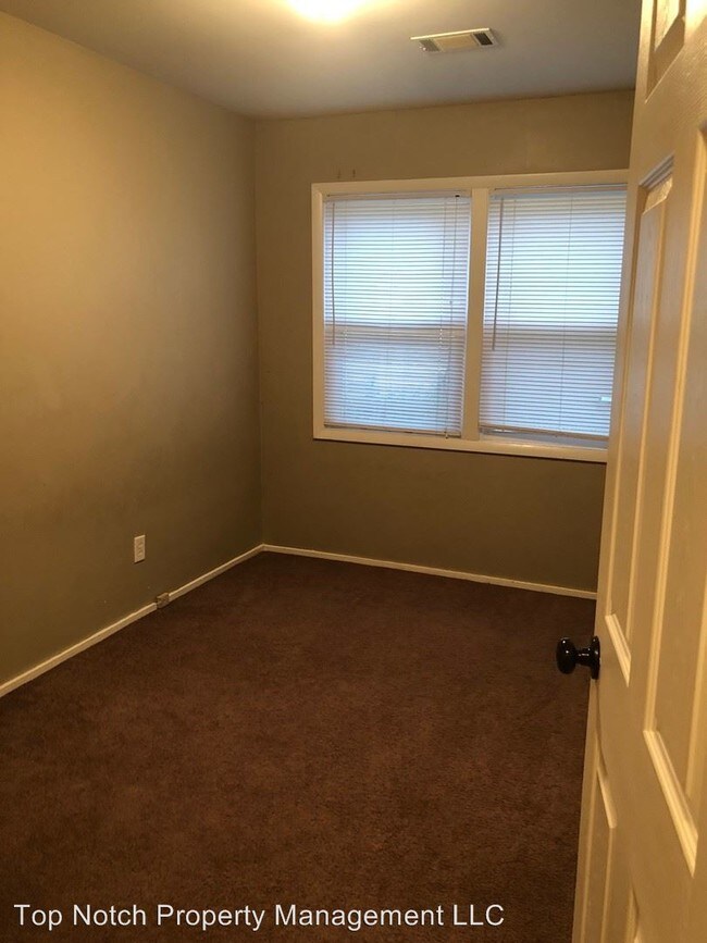 Building Photo - 3 br, 1 bath House - 2611 W 70th St