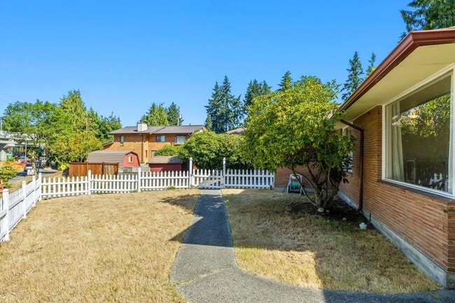 Building Photo - 4bd/2ba Seattle House