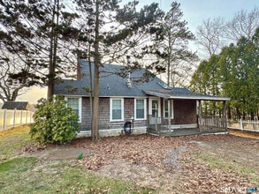 Building Photo - 12 Bluff Rd W