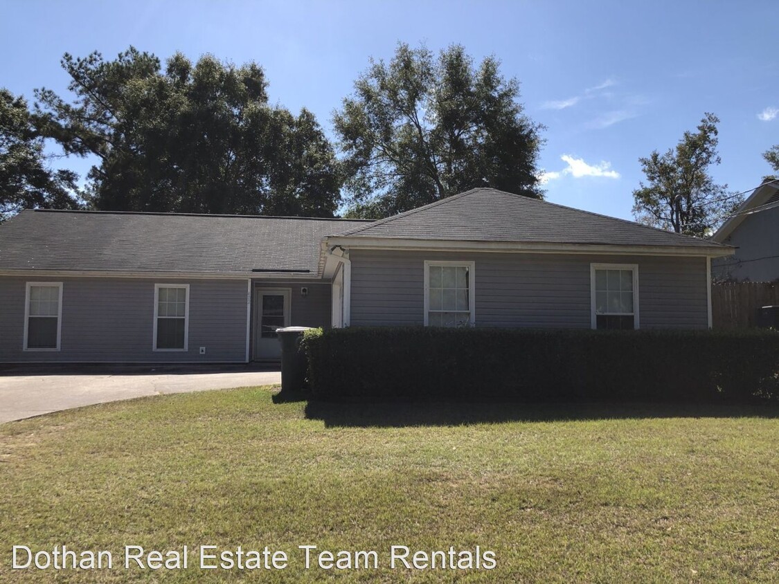 Foto principal - 3 br, 2 bath House - 402 E Emerald Drive