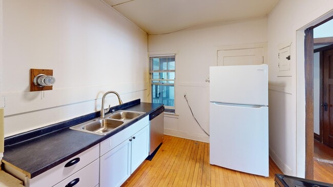 Foto del edificio - 1806 Kendall Ave