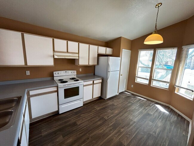 Foto del edificio - Charming 3 x 2 home **Warm Custom Paint & ...
