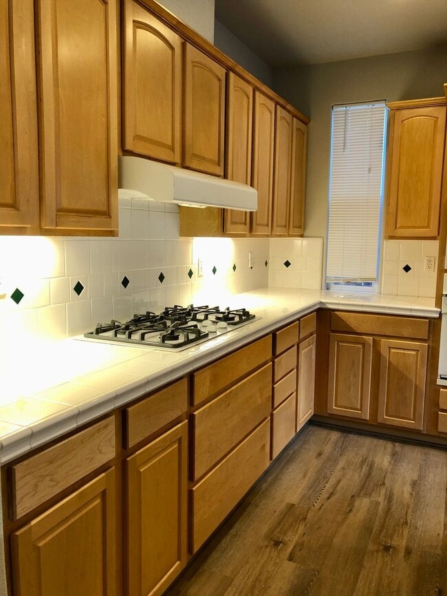 Building Photo - Great 4 bedroom 2 bath main house with casita (full bath)