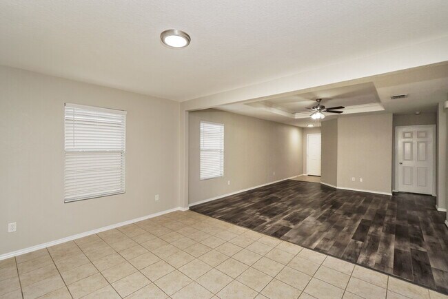 Foto del edificio - 818 Cowhide Dr