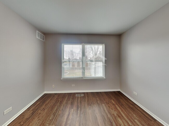 Foto del edificio - 823 N Commonwealth Ave