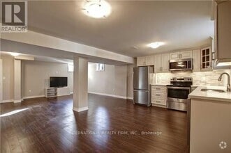 Building Photo - 21 Cartier Crescent