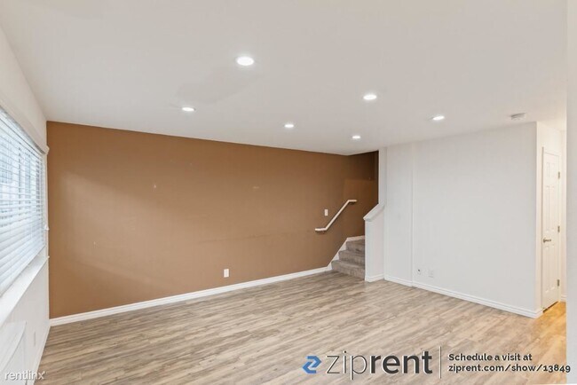 Building Photo - 2 br, 1.5 bath Townhome - 680 Fargo Ave, S...