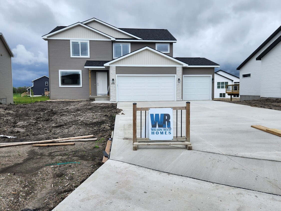 Foto principal - New Construction 6 Bedroom 4 bathroom two ...