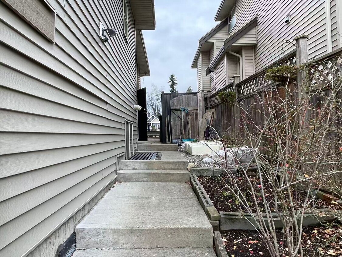 Photo principale - 8021-160A 160a St