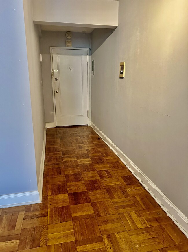 Foto del edificio - 326 Brg Plz N