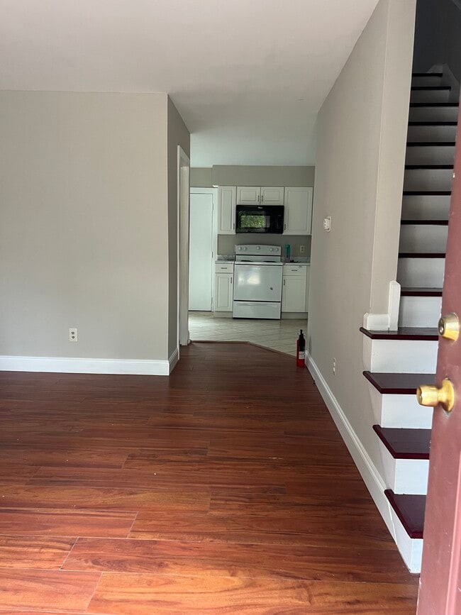 Sala de estar - 1746 Pine Tree St S