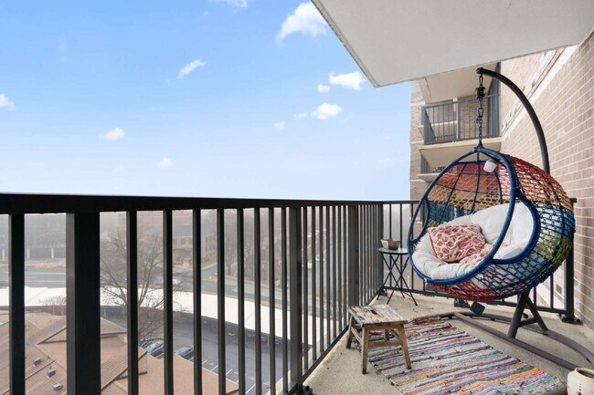 Foto del edificio - All-Inclusive Luxury Living in Rockville Town Center**