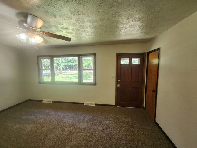 Foto del edificio - 15713 S Crater Rd