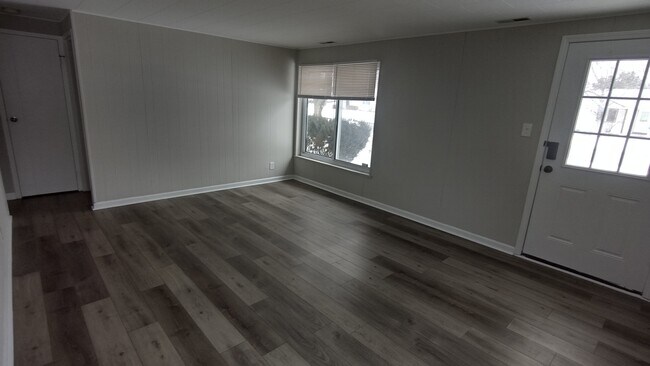 Building Photo - 8742 S Duffy Ave