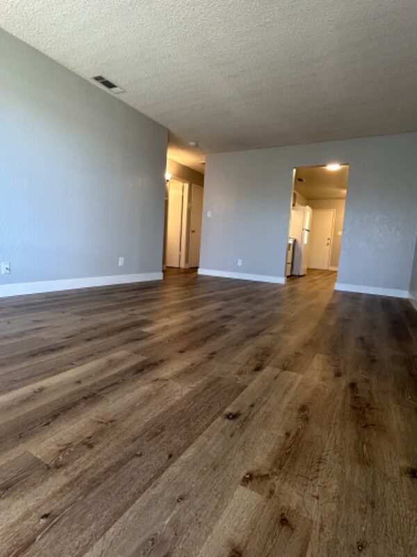 Foto principal - 656 Sunnyside Ave