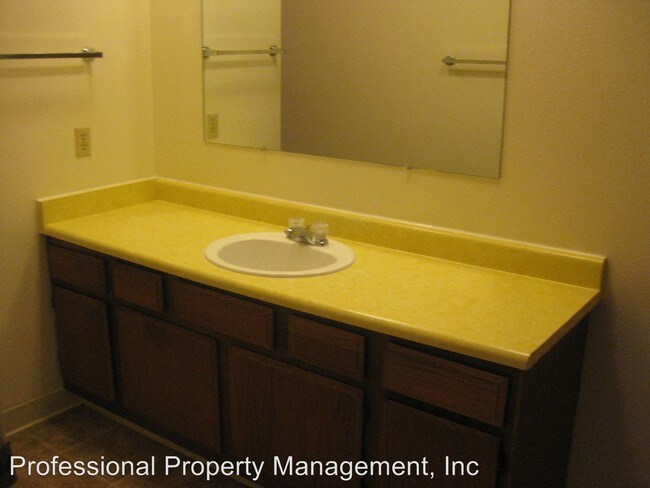 Building Photo - 2304 Hillview Ct