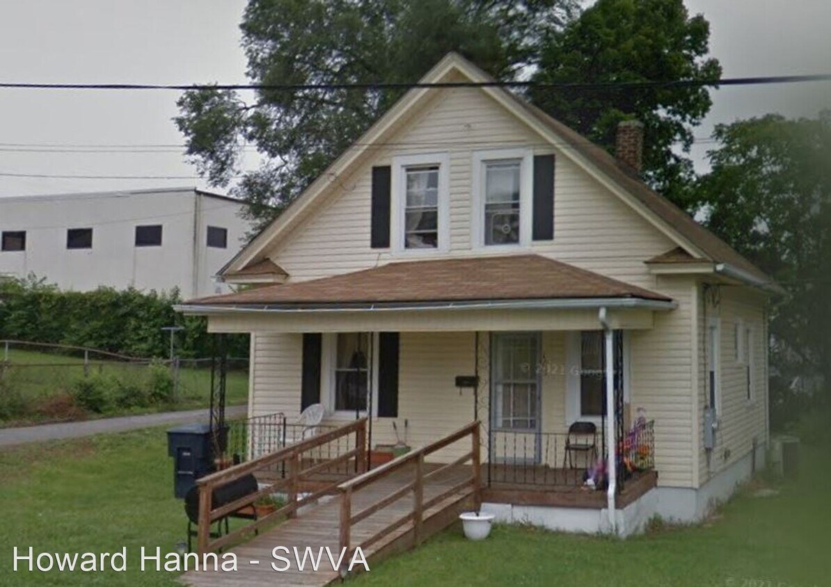 3 br, 2 bath House 105 19th Street SW House Rental in Roanoke, VA