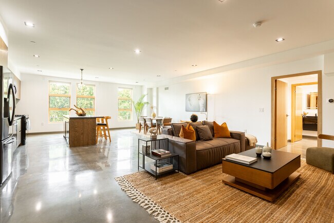 Foto del edificio - 547 N Sweetzer Ave