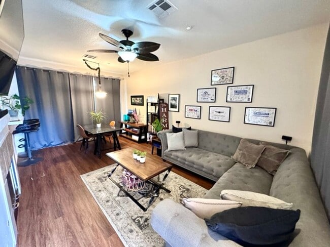 Building Photo - 2 Bedroom 2.5 Bathroom Condo for LEASE in ...