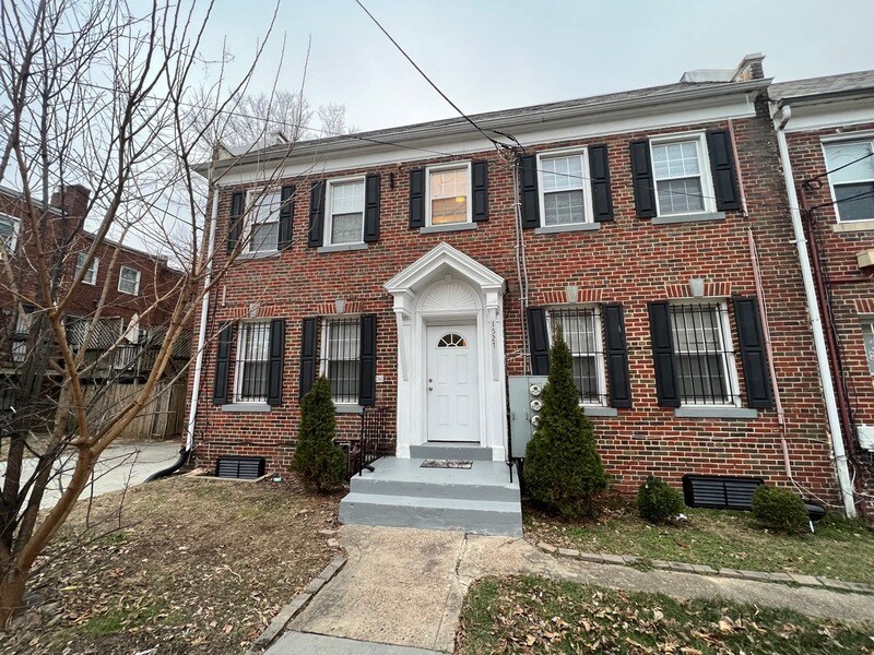 Primary Photo - 1527 17th St SE