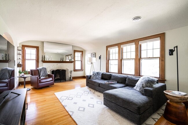 Building Photo - 3564 N Murray Ave