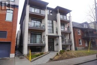Building Photo - 7 Monk St