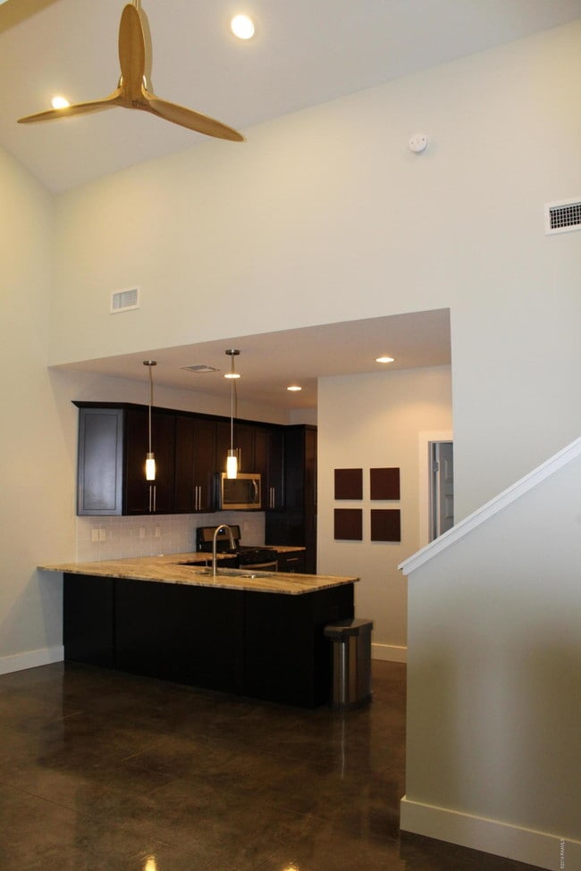 Building Photo - 315 Highland Park Ln