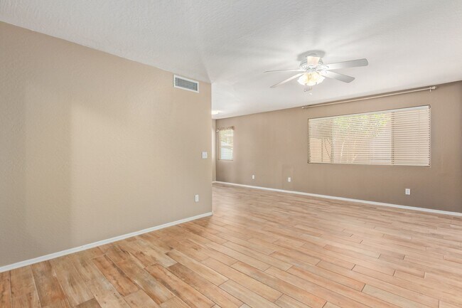 Foto del edificio - Stunning 3 Bed/2 Bath Home in Gated Community in Johnson Ranch