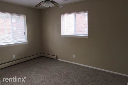 Building Photo - 645 Skyview Pl
