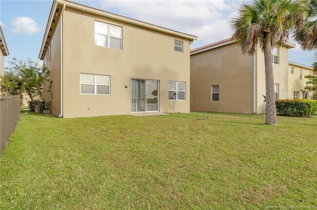 Building Photo - 979 NW Leonardo Cir