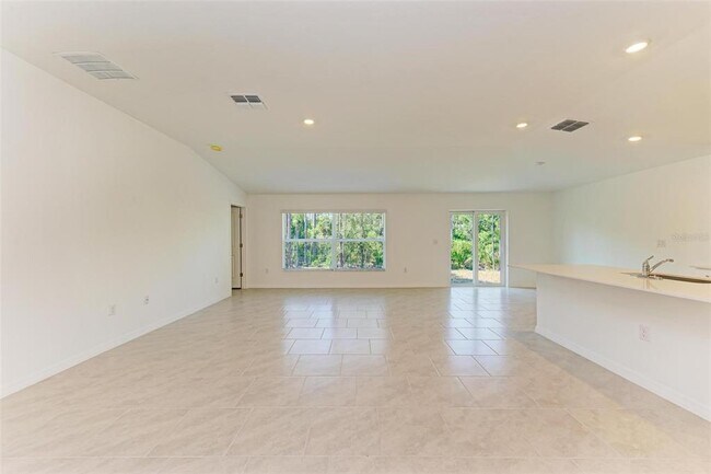 Foto del edificio - 1217 Birchcrest Blvd