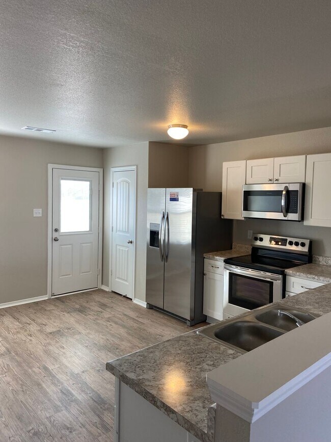 Building Photo - Four Bedroom | Two Bathroom in Jonesboro